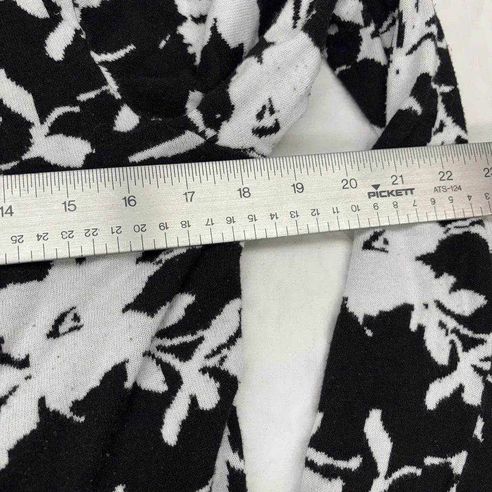 Belldini Women's Black White Floral Cardigan‎ Sweater Open Front Size Large LS